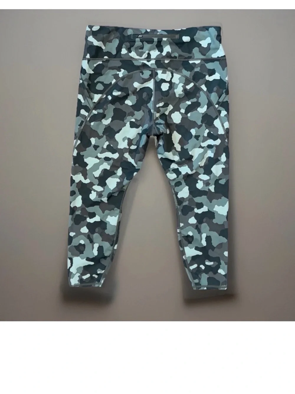 ATHLETA Lightning Camo 7/8 Size XL Leggings